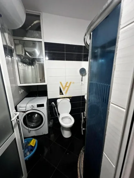 Tirane, jepet me qera apartament 3+1+Ballkon Kati 5, 147 m² 1.000 € (BLLOKU I VILAVE SELITE)