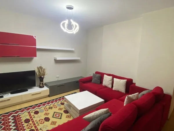 Tirane, jepet me qera apartament 2+1+Ballkon Kati 6, 100 m² 700 € (Pallati me Shigjeta, prane Karburant Kastrati)