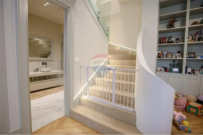 Tirane, shitet apartament Dublex , 480.000 € . ID: 530181081-253