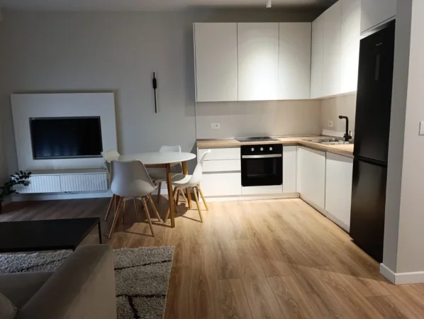 Tirane, shitet 2+1 , 100 m² (KOPSHTI BOTANIK)