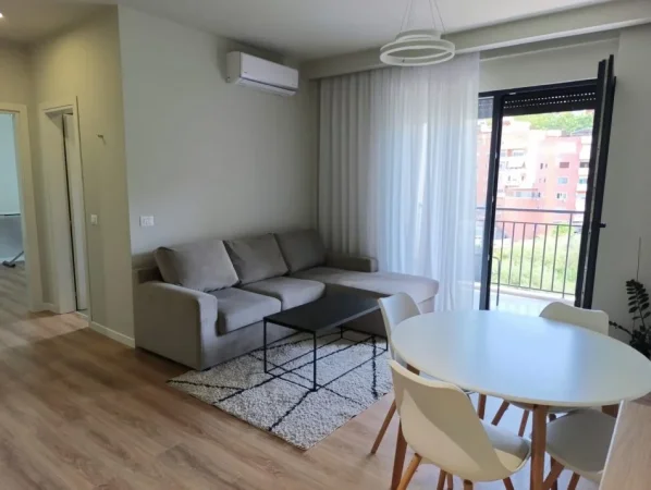 Tirane, shitet 2+1 , 100 m² (KOPSHTI BOTANIK)