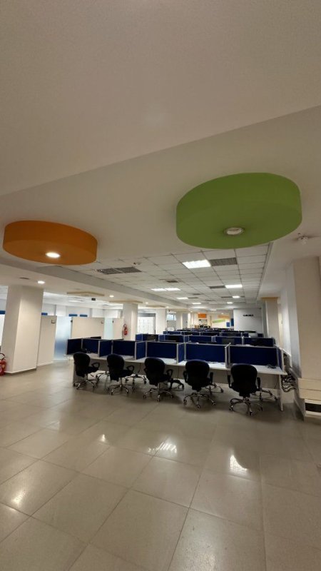 Tirane, jepet me qera ambjent biznesi Kati -1, 1.400 m² 14.000 € (BULEVARDIO GJERGJ FISHTA)