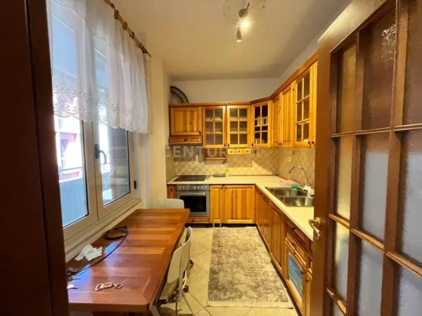 Tirane, shitet apartament 2+1 Kati 4, 230 m² 420.000 € 