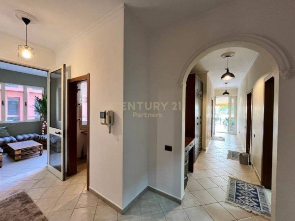 Tirane, shitet apartament 2+1 Kati 4, 230 m² 420.000 € 