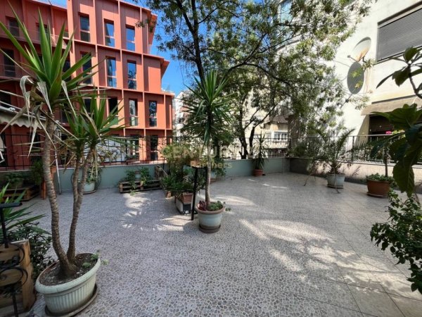 Tirane, shitet apartament 2+1 Kati 4, 230 m² 420.000 € 