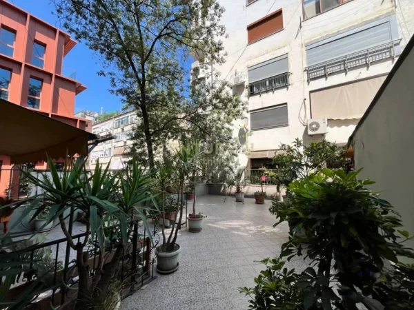 Tirane, shitet apartament 2+1 Kati 4, 230 m² 420.000 € 
