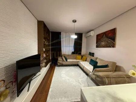 Tirane, shitet apartament 2+1 Kati 3, 74 m² 203.000 € (SELVIA)