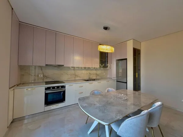 Tirane, jepet me qera apartament 2+1 Kati 9, 125 m² 850 € (Spitali Amerikan 3)