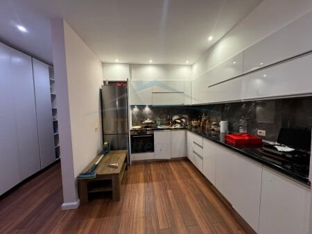 Tirane, shitet apartament 2+1 Kati 3, 74 m² 203.000 € (SELVIA)