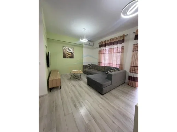 Tirane, jepet me qera apartament 2+1 Kati 4, 85 m² 600 € 