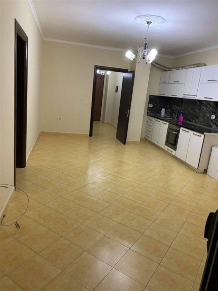 Tirane, jepet me qera zyre Kati 3, 95 m² 700 € (DON BOSKO)