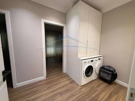 Tirane, jepet me qera apartament 3+1+2+Ballkon Kati 2, 146 m² 1.100 € (Farke, Lake Land Residence)