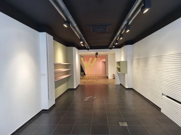 Tirane, jepet me qera ambjent biznesi Kati 0, 120 m² 1.000 € (ISH EKSPOZITA)