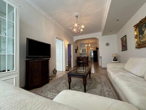 Shqiperi, jepet me qera apartament 1+1 , 90 m² 600 € (Komuna e Parisit)