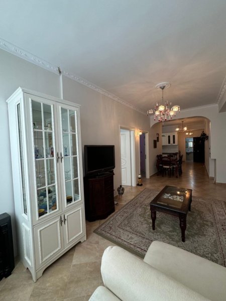 Shqiperi, jepet me qera apartament 1+1 , 90 m² 600 € (Komuna e Parisit)