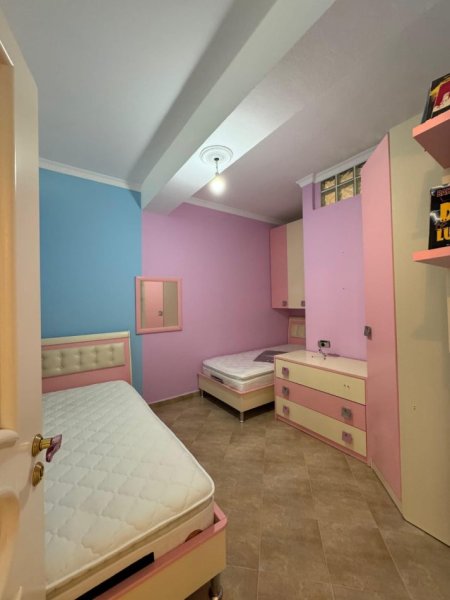 Shqiperi, jepet me qera apartament 1+1 , 90 m² 600 € (Komuna e Parisit)