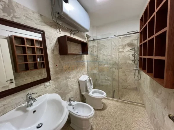 Tirane, jepet me qera apartament 1+1 Kati 9, 70 m² 800 € 