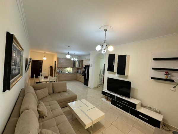 Tirane, jepet me qera apartament , 99 m² 650 € (Liqeni i Thate)