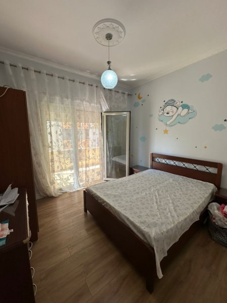Tirane, jepet me qera apartament , 99 m² 650 € (Liqeni i Thate)