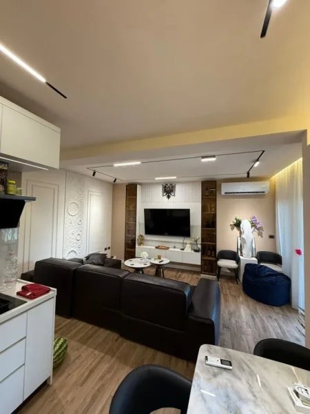 Tirane, shes apartament 2+1 Kati 2, 85 m² (rruga peti)