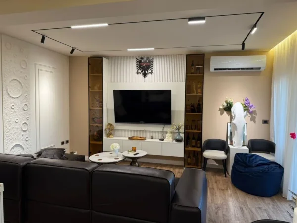 Tirane, shes apartament 2+1 Kati 2, 85 m² (rruga peti)