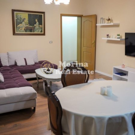 Tirane, jepet me qera apartament 3+1+Ballkon Kati 2, 169 m² 850 € (Fusha Aviacionit, Rruga Grigor Gjirokastriti,)