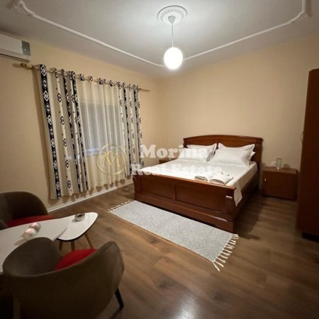 Tirane, jepet me qera apartament 3+1+Ballkon Kati 2, 169 m² 850 € (Fusha Aviacionit, Rruga Grigor Gjirokastriti,)