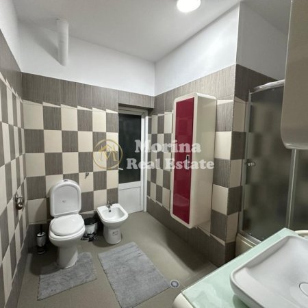 Tirane, jepet me qera apartament 3+1+Ballkon Kati 2, 169 m² 850 € (Fusha Aviacionit, Rruga Grigor Gjirokastriti,)