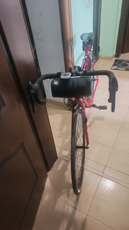Tirane, shes biciklete Cross e kuqe 280 €