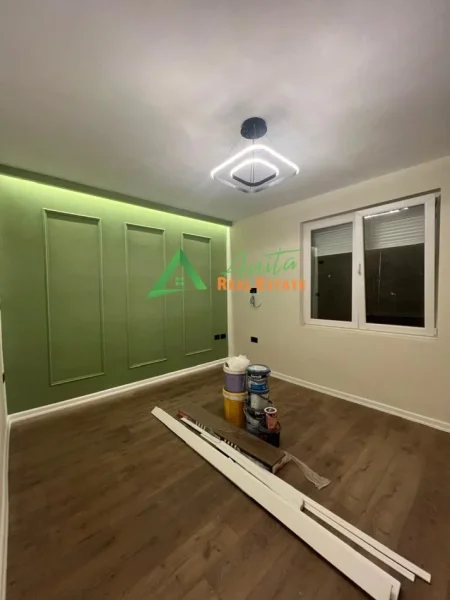 Tirane, shitet apartament 1+1 Kati 1, 40 m² 105.000 € (21 Dhjetori, Mozaiku)