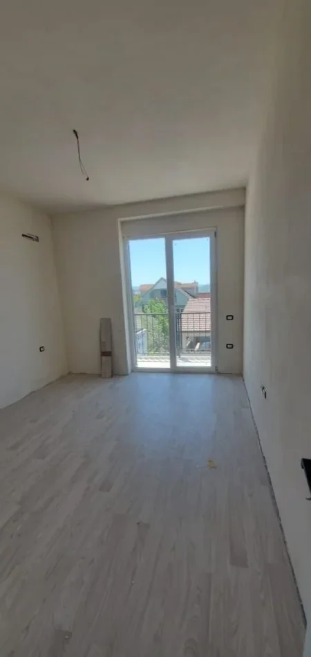 Tirane, shitet 2+1+Ballkon Kati 2, 104 m² 75.700 € (Kamez)