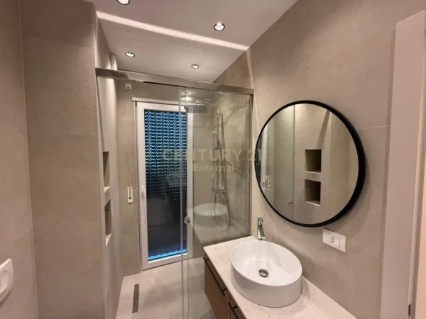 Tirane, jepet me qera apartament 1+1 Kati 2, 74 m² 650 € 