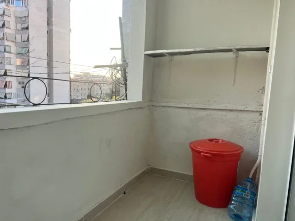 Tirane, jepet me qera apartament 3+1+Ballkon , 95 m² 700 € (Rruga Fortuzi)