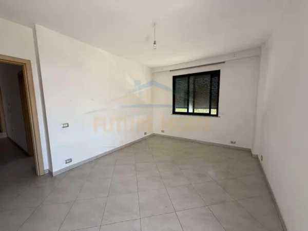 Tirane, jepet me qera apartament 2+1+Ballkon Kati 1, 98 m² 350 € (BULEVARDI BLU)  UNA55186