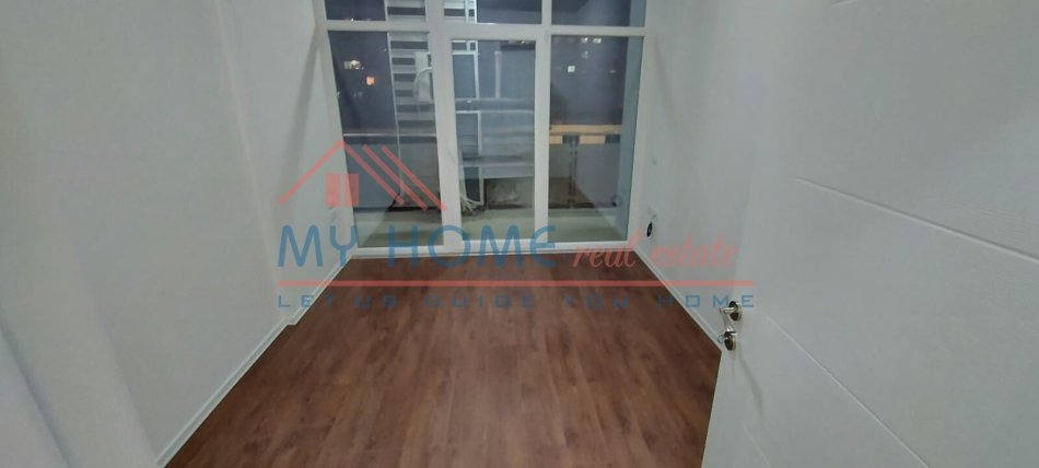Tirane, jepet me qera zyre Kati 2, 100 m² 1.100 € (Komuna Parisit)