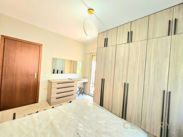 Tirane, jepet me qera apartament 1+1 Kati 3, 60 m² 480 € (Liqeni i thate)