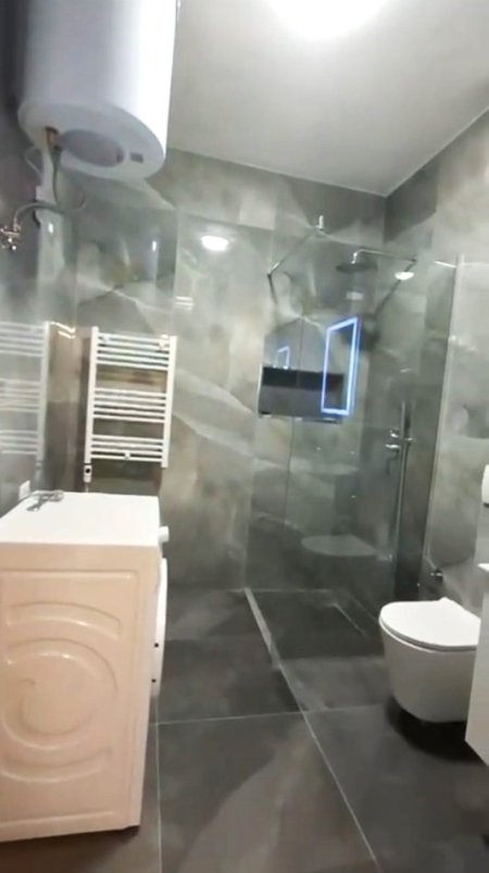 Tirane, jepet me qera apartament 1+1+Ballkon Kati 2, 90 m² 650 € (Bulevardi Zogu I /Rr.Maliq Muco)