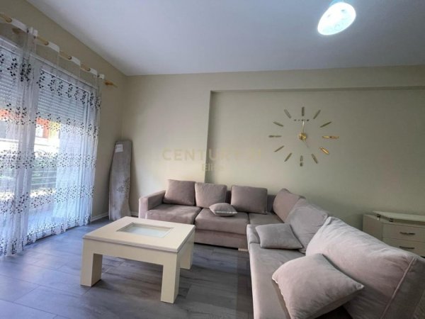 Tirane, jepet me qera apartament 2+1 Kati 1, 116 m² 700 € (Liqeni i Thate)