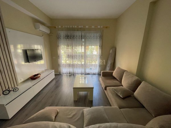 Tirane, jepet me qera apartament 2+1 Kati 1, 116 m² 700 € (Liqeni i Thate)