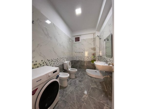 Tirane, jepet me qera apartament 2+1 Kati 1, 116 m² 700 € (Liqeni i Thate)