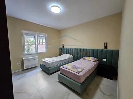 Tirane, jepet me qera apartament 2+1 Kati 1, 155 m² 1.200 € 