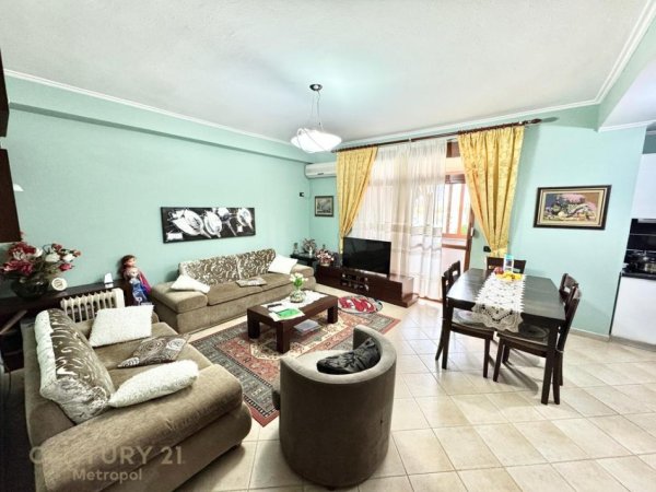 Tirane, shitet apartament 2+1 Kati 8, 253.000 m² 253.000 € (ISH EKSPOZITES)