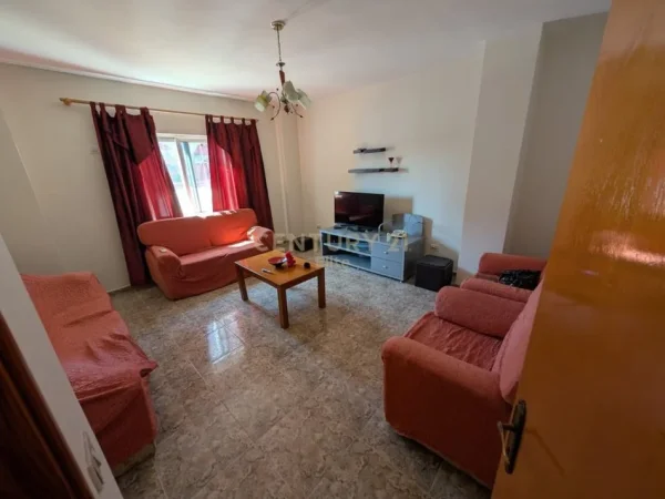 Tirane, jepet me qera apartament 2+1+Ballkon Kati 3, 120 m² 600 € (rruga kavajes Tirana)