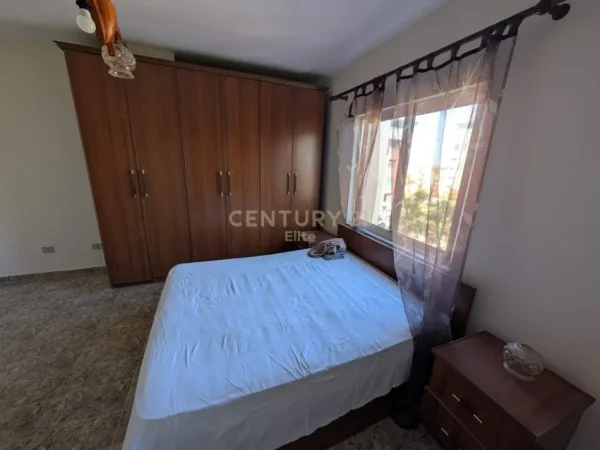 Tirane, jepet me qera apartament 2+1+Ballkon Kati 3, 120 m² 600 € (rruga kavajes Tirana)