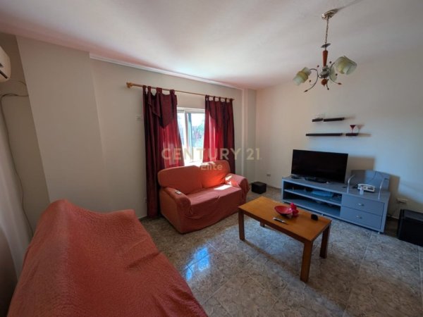 Tirane, jepet me qera apartament 2+1+Ballkon Kati 3, 120 m² 600 € (rruga kavajes Tirana)