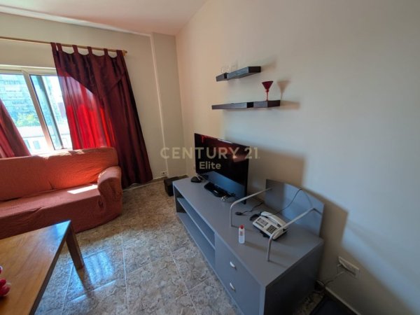 Tirane, jepet me qera apartament 2+1+Ballkon Kati 3, 120 m² 600 € (rruga kavajes Tirana)