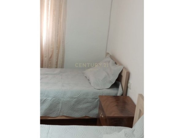 Tirane, jepet me qera apartament 2+1 Kati 5, 74 m² 650 € (Prane Pazarit te Ri)