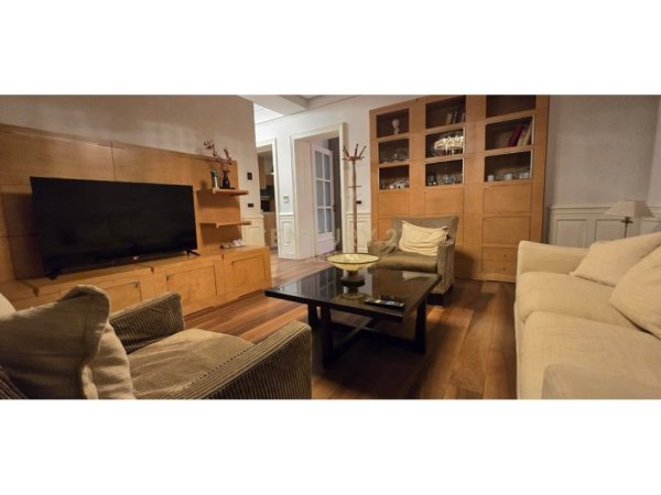 Tirane, jepet me qera apartament 1+1 Kati 2, 75 m² 700 € (SHKOLLA E KUQE)