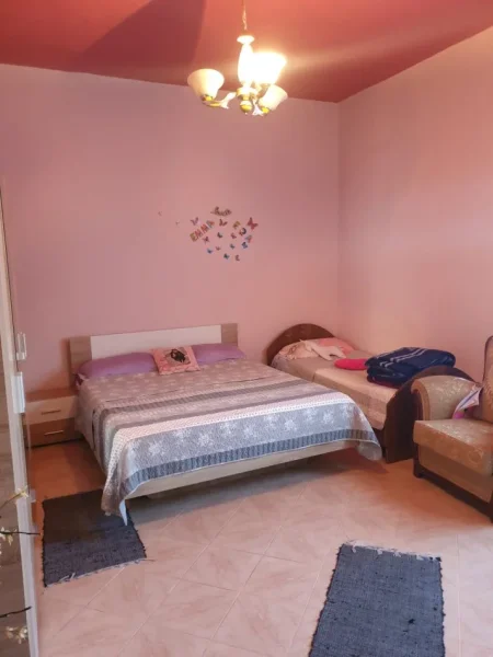 Tirane, jepet me qera shtepi 3+1+Ballkon Kati 1, 120 m² 650 € (ferit xhajko)