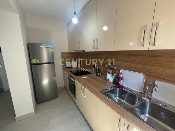 Tirane, jepet me qera apartament 3+1 Kati 5, 79 m² 750 € (RRUGA FORTUZI)